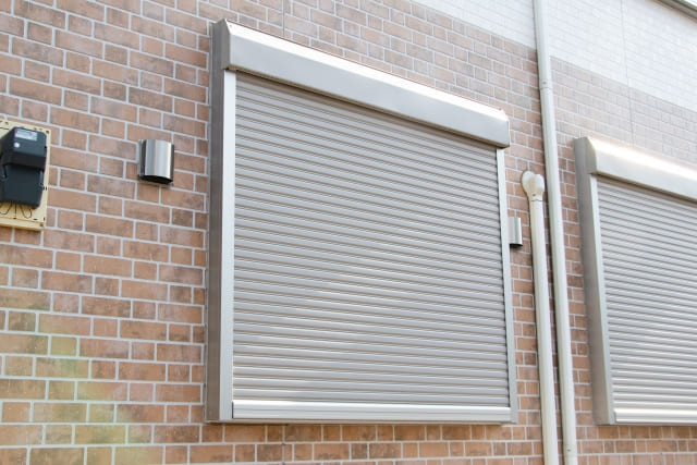 結局どこに窓シャッターの修理を依頼したらいいの？