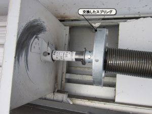 スプリングシャフトの交換事例【故障内容・作業・費用】 | 日本シャッターメンテナンス