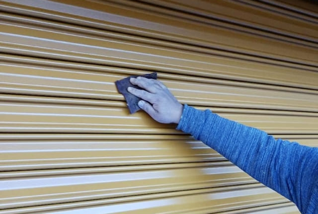 軽量シャッターとは？重量シャッターとの違いや修理が必要なサインも解説