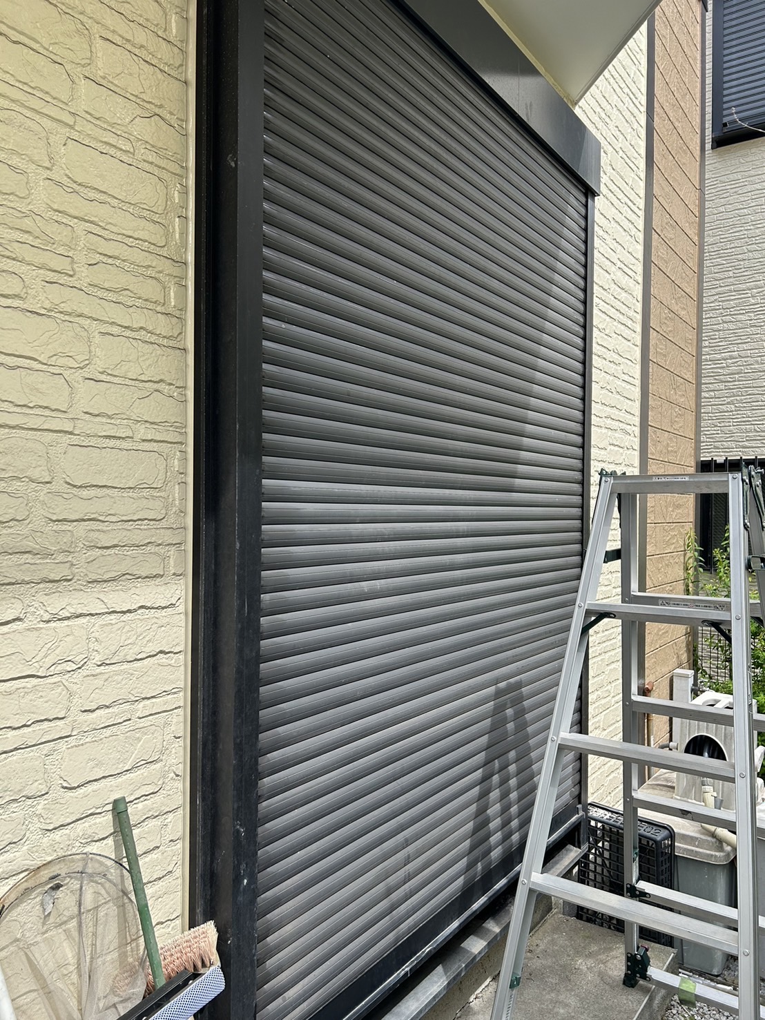 手動 窓 のシャッター施工事例