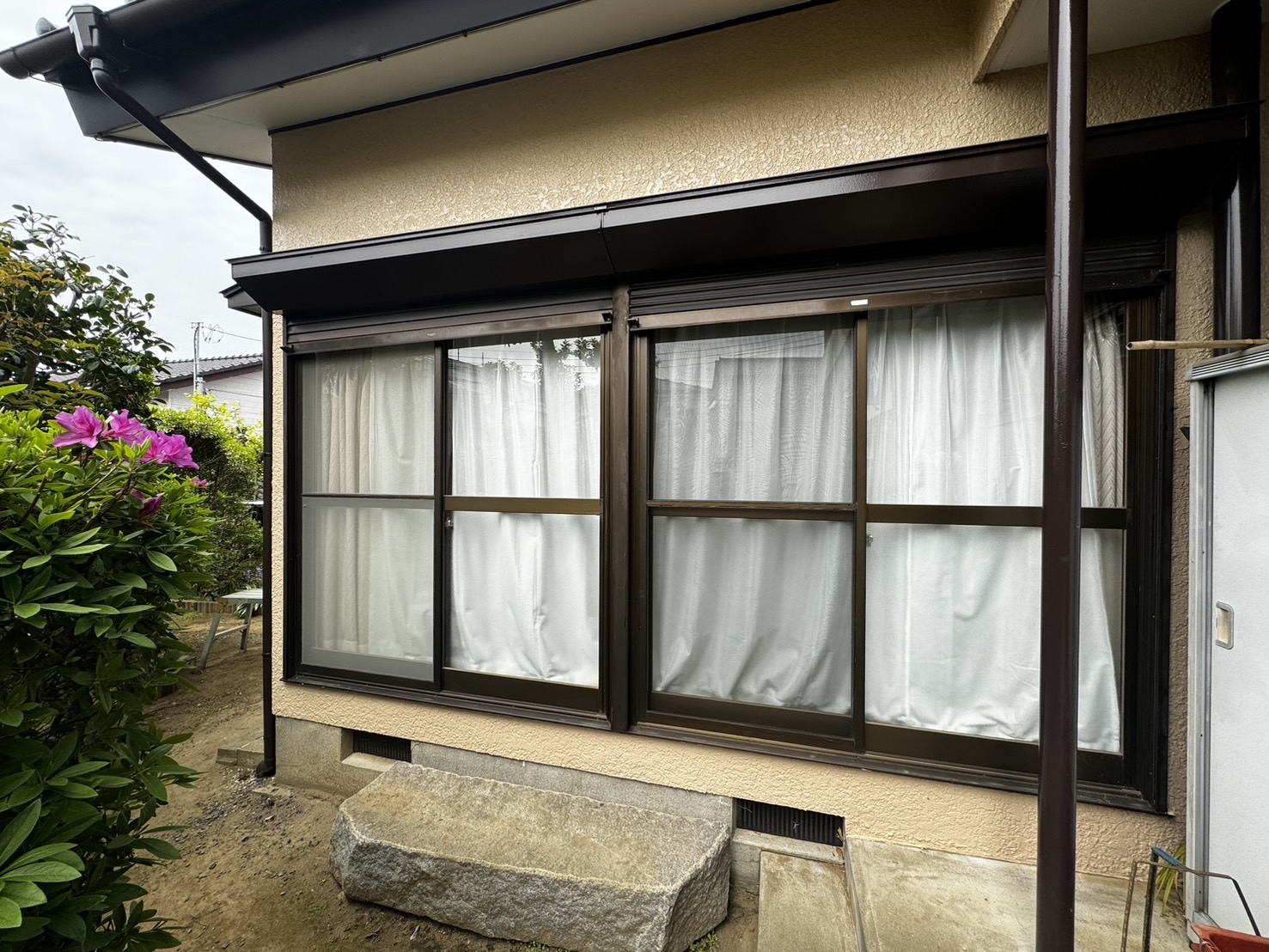 手動 窓 のシャッター施工事例