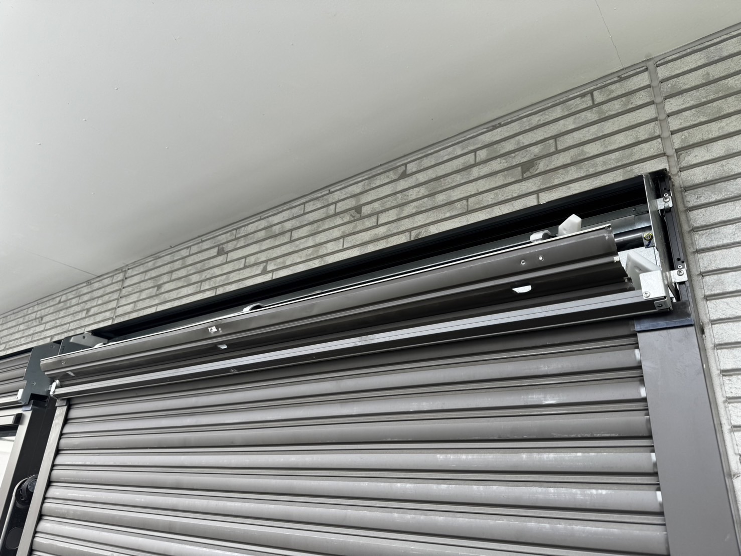 手動 窓 のシャッター施工事例