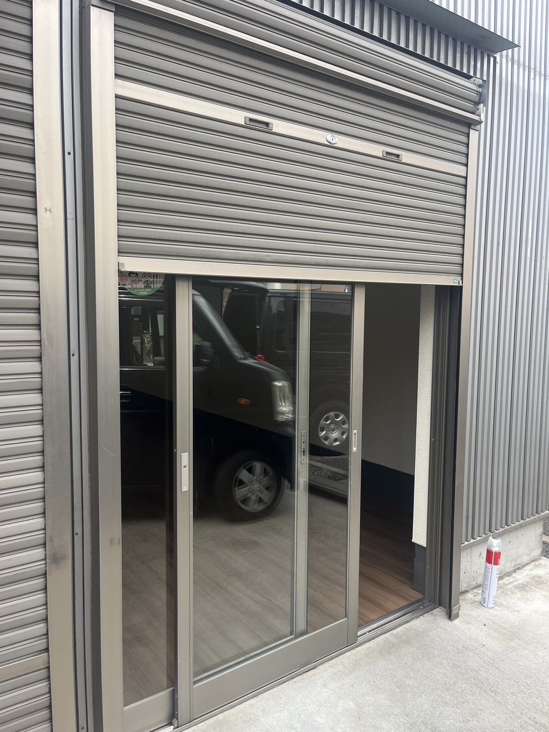 手動 店舗 のシャッター施工事例